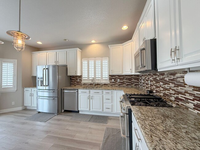Building Photo - Rare Mountain View Gem for Rent in Erie!