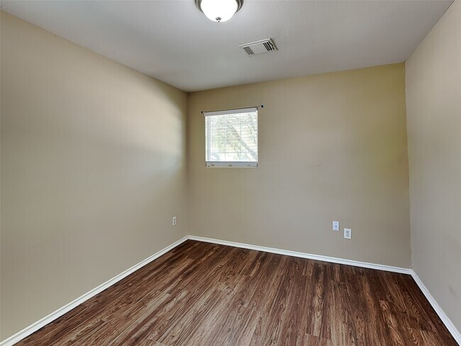 Building Photo - 8915 Chisholm Wood Ln