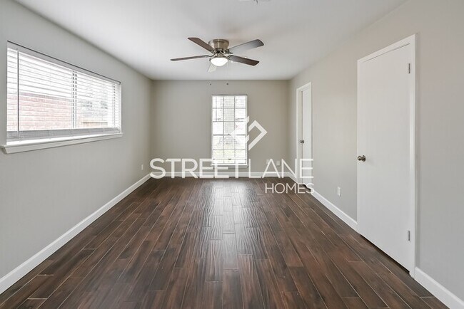 Building Photo - REDUCED!