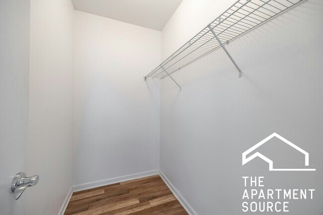 Building Photo - 2700 W North Ave