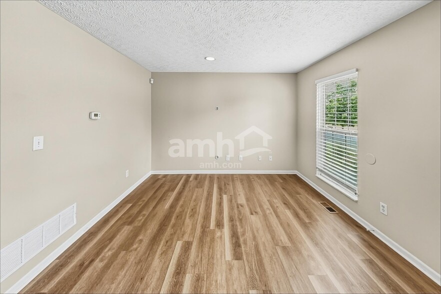 Building Photo - 492 Candleglow Rd