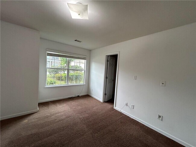 Building Photo - 1040 Baltic Way