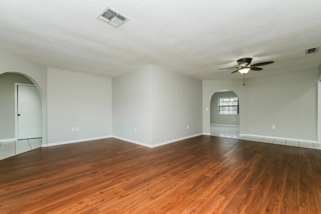 Building Photo - 5041 Circus Ln