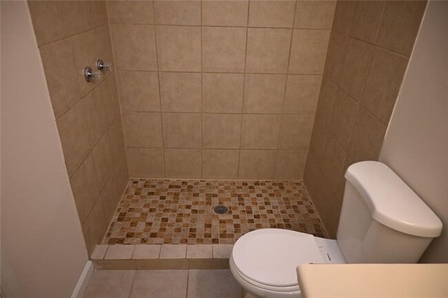 Building Photo - 1851 Grant Ct