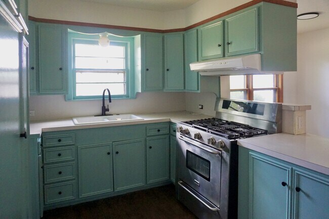 Building Photo - 2516 Briarwood Ln