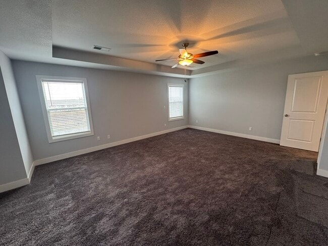 Building Photo - Luxury 5BR 4 BA Home w/ Pool and Clubhouse Access in GREAT location!