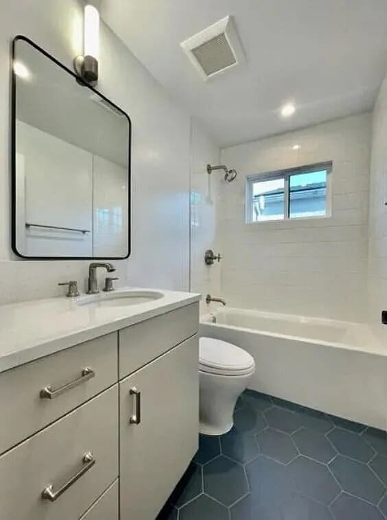 Building Photo - "Charming 1-Bedroom Retreat in the Heart of Santa Barbara – Cozy 600 Sq Ft Haven!"