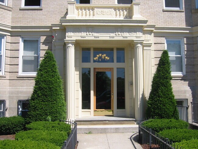 Building Photo - 85 Park Dr