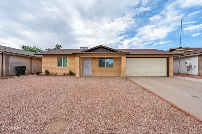 Building Photo - 2946 W Villa Maria Dr