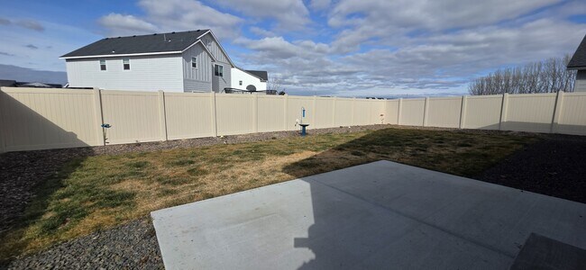 Building Photo - 2949 N Rocky Btm Wy