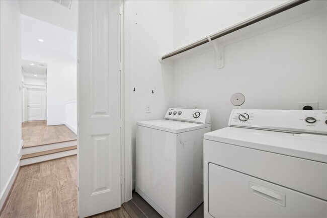 Building Photo - 4405 Schuler St