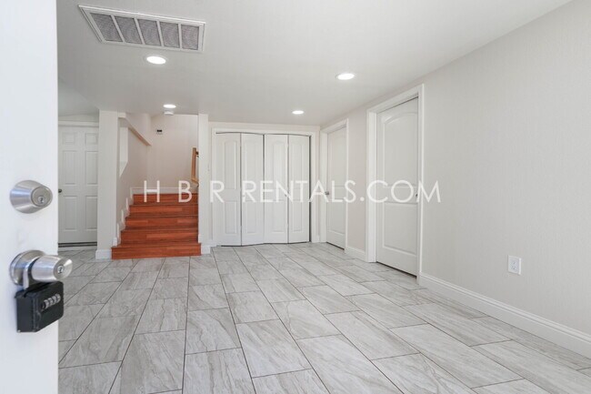 Building Photo - Charming house and Casita - 5-Bedroom Have...