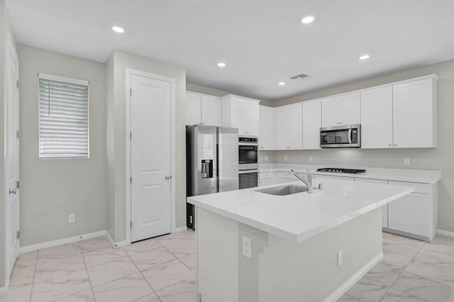 Building Photo - Summerlin gated community 4 bedroom 3 baths