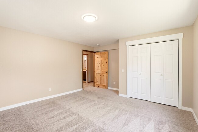 Building Photo - 11830 N Bedivere Dr