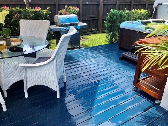 Building Photo - 6450 SW 19th St