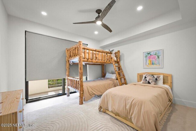 Building Photo - 739 Spinnakers Reach Dr