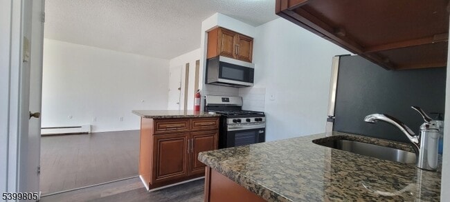 Building Photo - 17 Cuozzo St