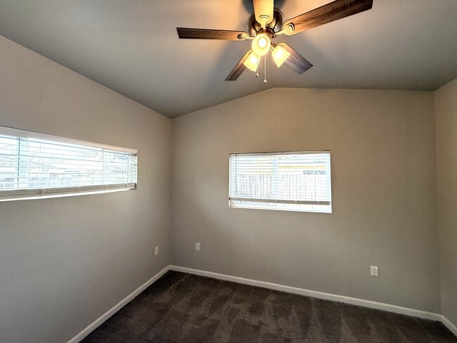 Building Photo - 1472 Hooker Oak Ave