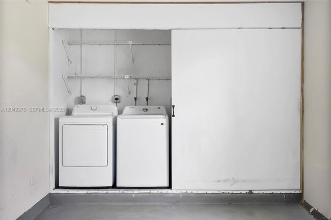 Building Photo - 681 Thornridge Ave