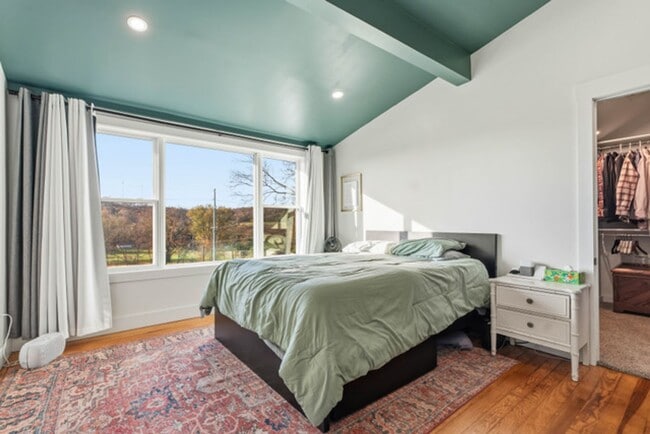 Building Photo - Furnished Country Home For Rent