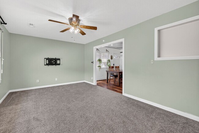 Building Photo - 118 Jamaica Dr