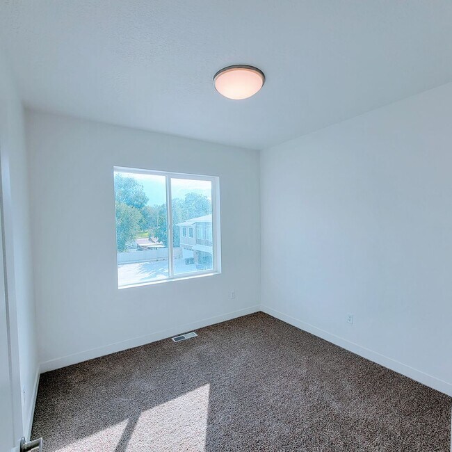 Building Photo - Phenomenal GORGEOUS HOME!!