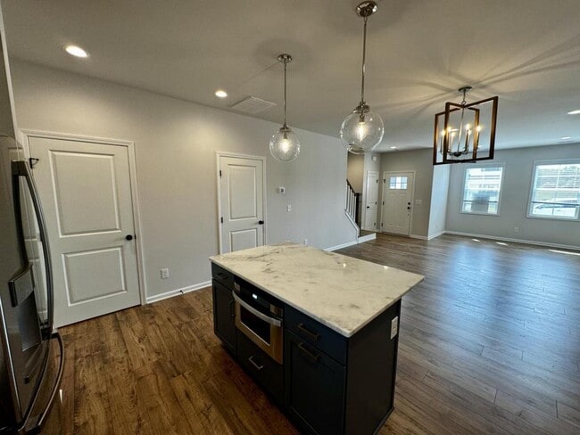 Building Photo - 2050 Kyles Wy