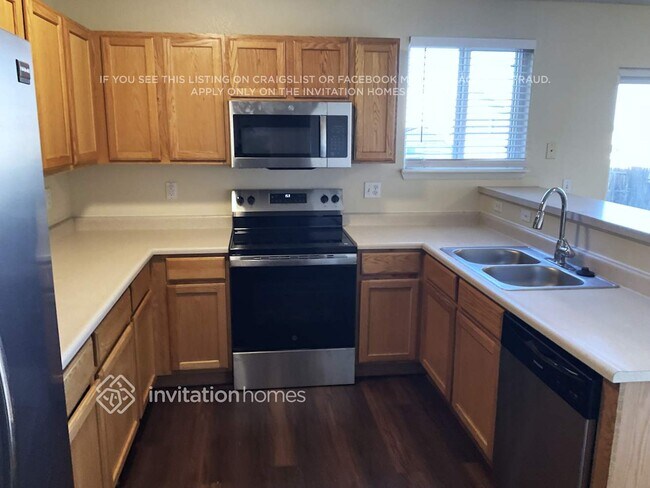 Building Photo - 874 Descendant Dr