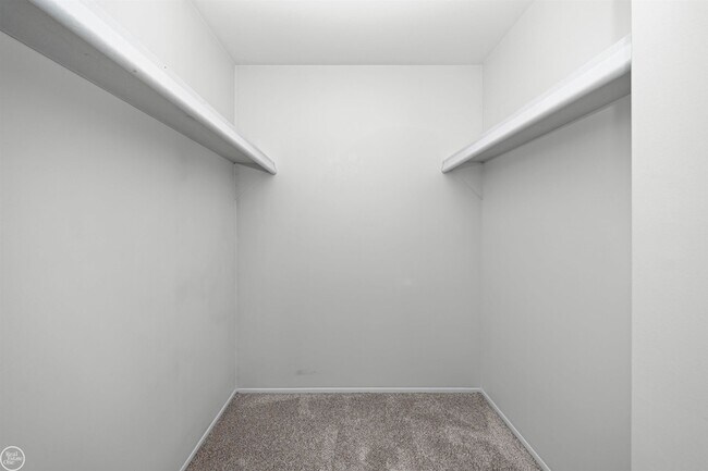 Building Photo - 24692 N Meadow Dr