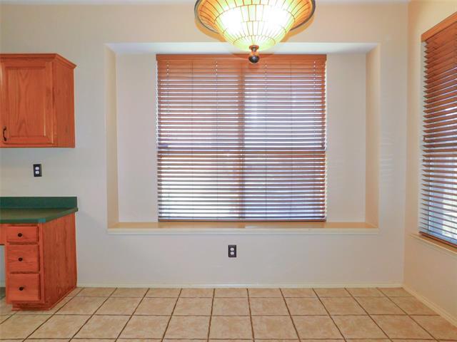 Building Photo - 2724 Hereford Rd