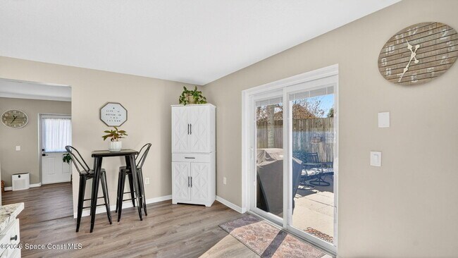 Building Photo - 425 Via Valencia Ct