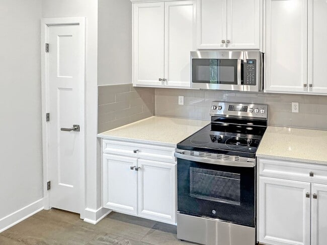 Building Photo - Spacious 3-Bedroom Townhome with Finished ...