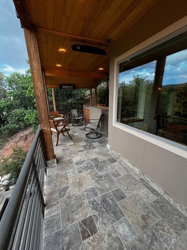 Building Photo - Spacious 3BR 3BA Townhome in Durango