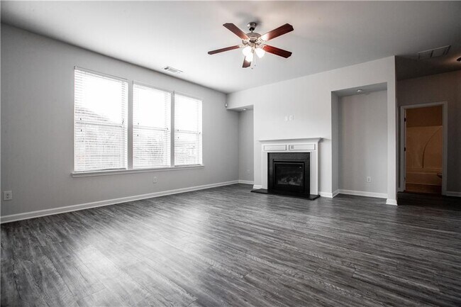 Building Photo - 5410 Mirror Lake Dr
