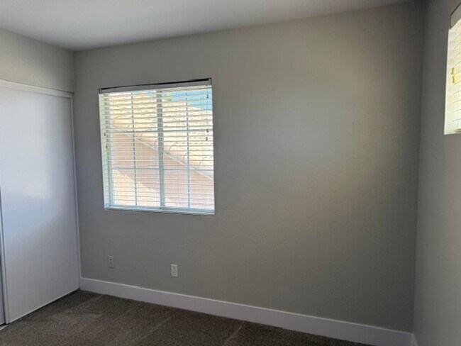 Building Photo - STUNNING & GORGEOUS 4 BED/2.5 BATH POOL HOME IN ELDORADO! *** ONLY $2,599 ***