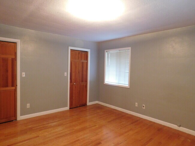 Building Photo - 4Bd/1.5Ba Two Story Home - Available soon!