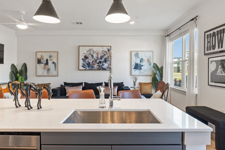 Building Photo - 1301 Leah Ave