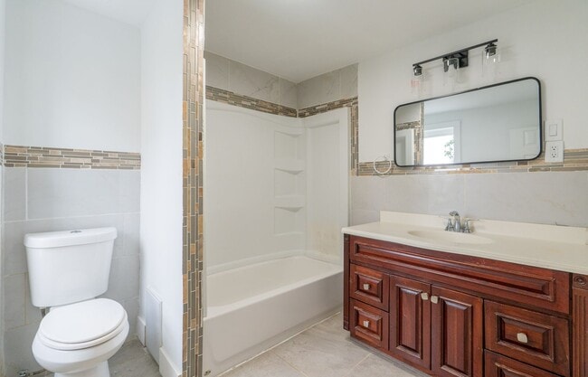 Building Photo - Newly rehabbed 3 bedroom