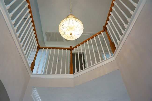 Building Photo - 4607 Forest Home Dr