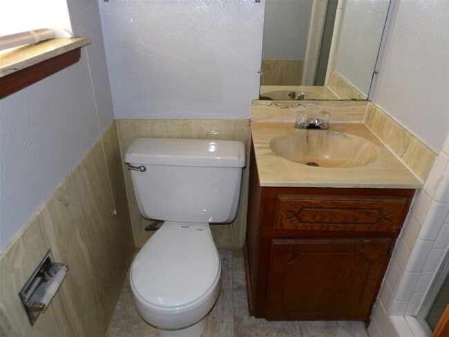 Building Photo - 407 SW Forest Pl