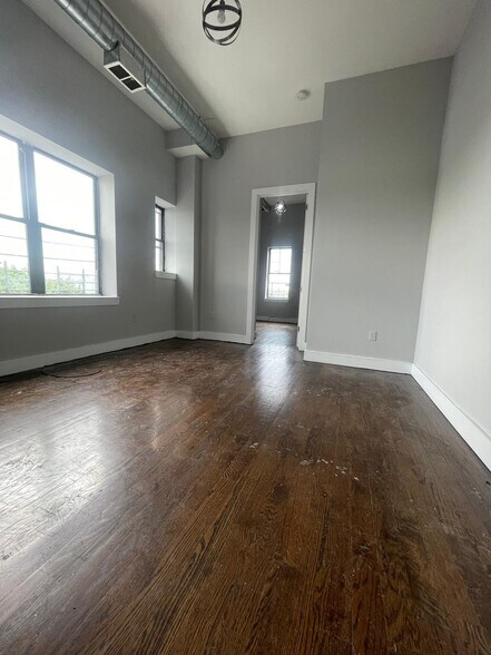 615 Bramhall Ave 3L - 618 Bramhall Ave