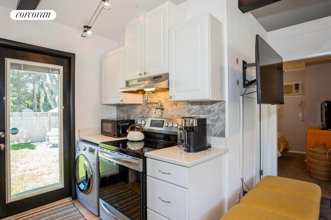 Building Photo - 12 Penny Ln