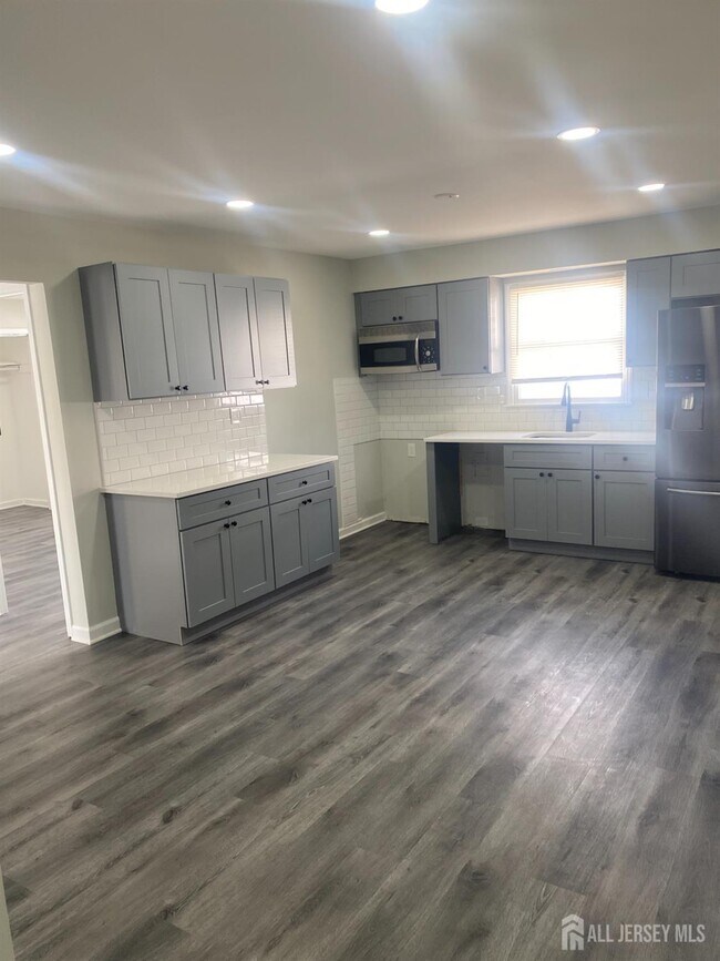 Building Photo - 111 Riva Ave