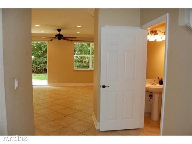 Building Photo - 16081 Poppyseed Cir