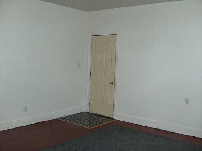 Building Photo - 911 N 9th St Rd