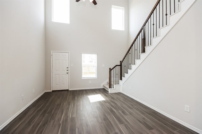 Building Photo - 15218 Estrella Rd W