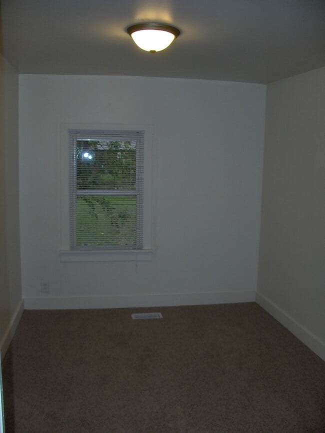 Building Photo - 826 W Elsie St