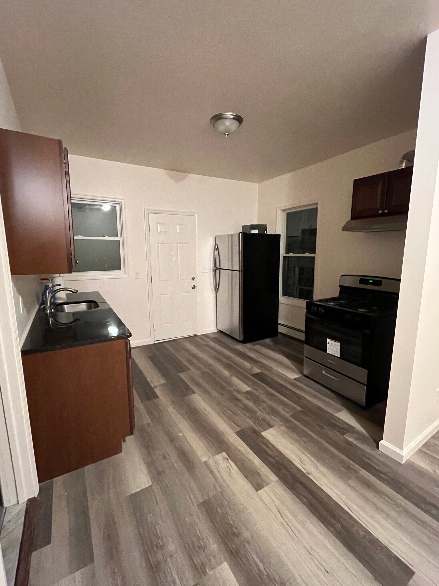 Building Photo - 144 N Clinton St