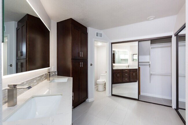 Building Photo - Modern Home in West Village of Singing Hills