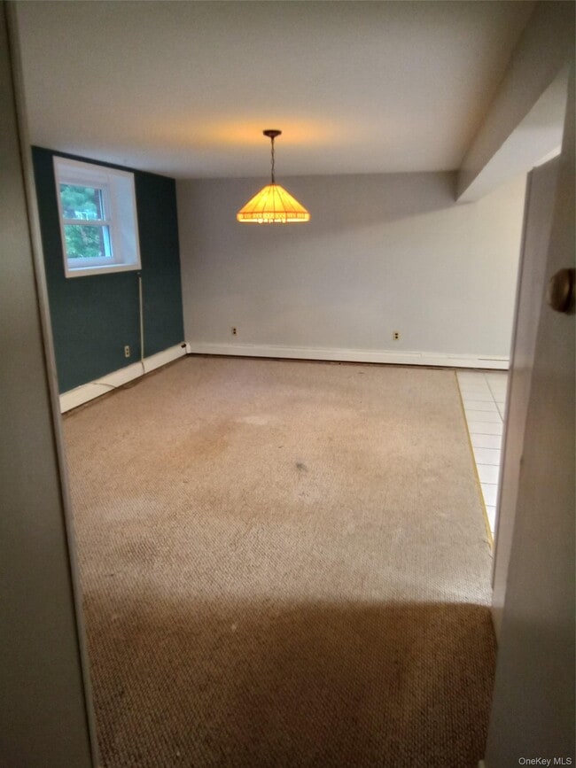 Building Photo - 8 Hickory Ln